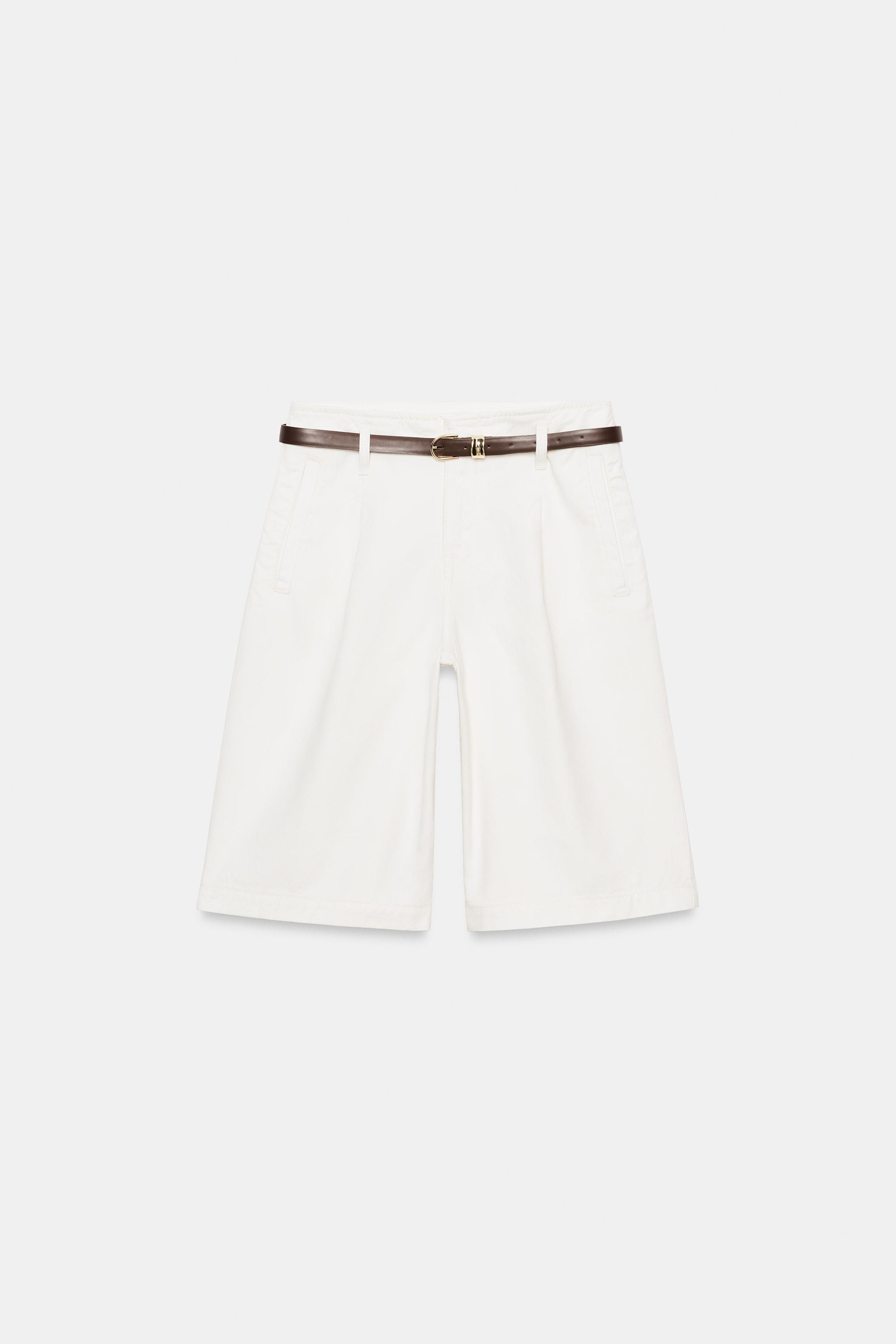 BERMUDA À PLIS ET CEINTURE